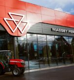Façade du bâtiment de l'Agrispace Massey Ferguson à Beauvais