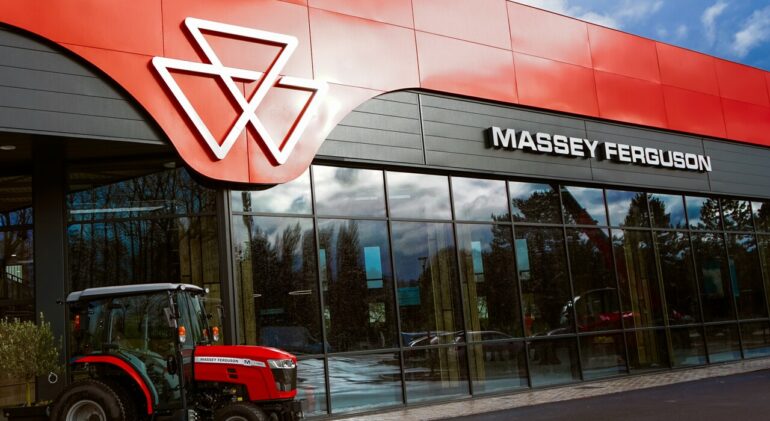 Façade du bâtiment de l'Agrispace Massey Ferguson à Beauvais
