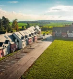 Vue aérienne de la résidence de 31 logements individuels à Saveuse, pilotée en maîtrise d’œuvre et OPC par Nodelya pour Novalys et Clésence