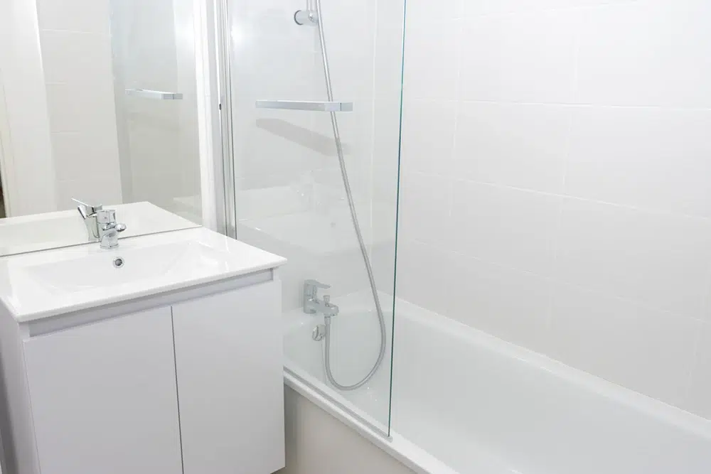 Salle de bain livrée dans l’un des 31 logements de l’opération immobilière coordonnée par Nodelya en maîtrise d’œuvre d’exécution