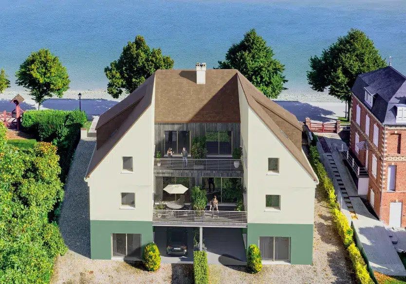 Vue du bâtiment en réhabilitation sur le Quai Jeanne d'Arc à Saint-Valery-sur-Somme