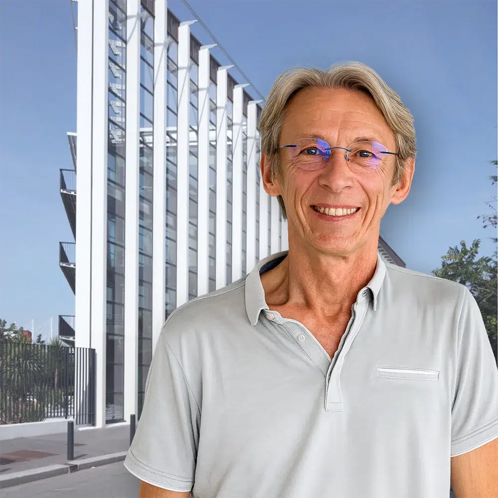 Portrait d'Axel Hollville, responsable de projets chez Nodelya