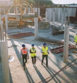 Coordination entre maîtrise d’ouvrage, maîtrise d’œuvre et entreprises sur un chantier